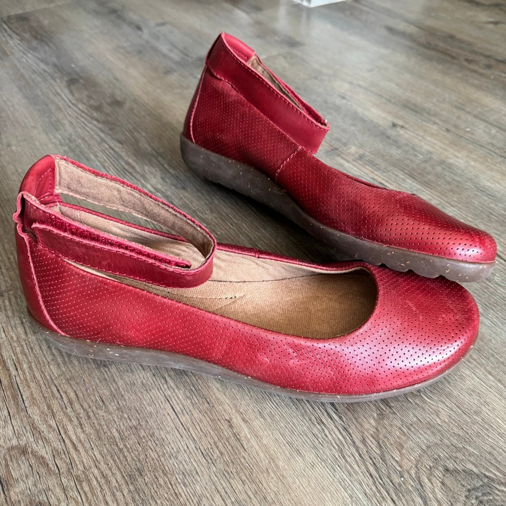 Clarks Collection Womens 10 Red Leather Perforated Mary Jane Ankle Strap Flats